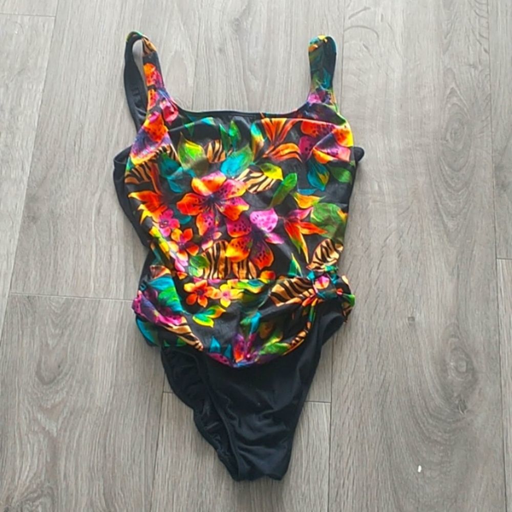 Women's size 6 one piece swim suit